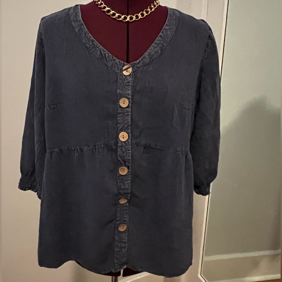 Women’s Size 1X button top Blouse. Brand is Unique Spectrum. - Picture 1 of 3